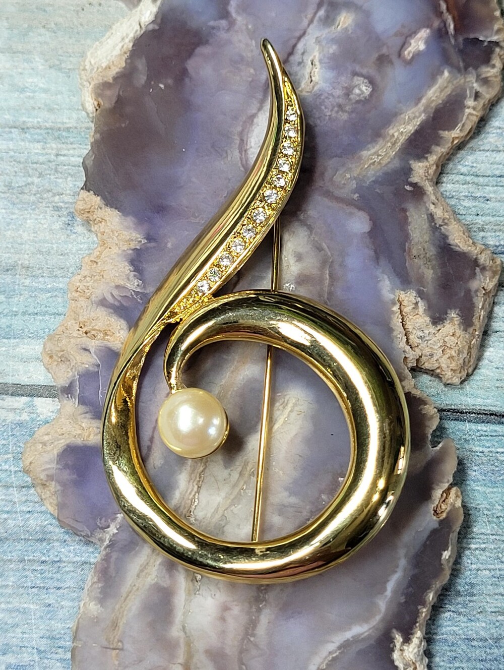 Gold ToneThe Icing Swirl Brooch with Pearl Accent